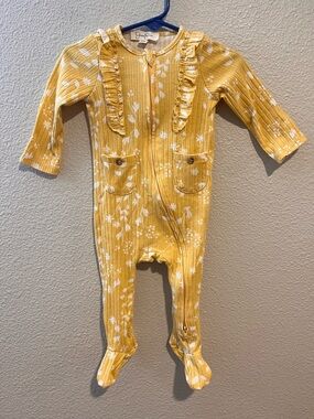 Jessica Simpson Baby Girl Yellow Floral Ruffle Footie Playsuit Pajamas 6-9 M